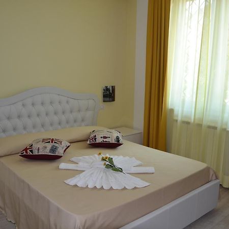 Fly In The World B&B Fiumicino Værelse billede