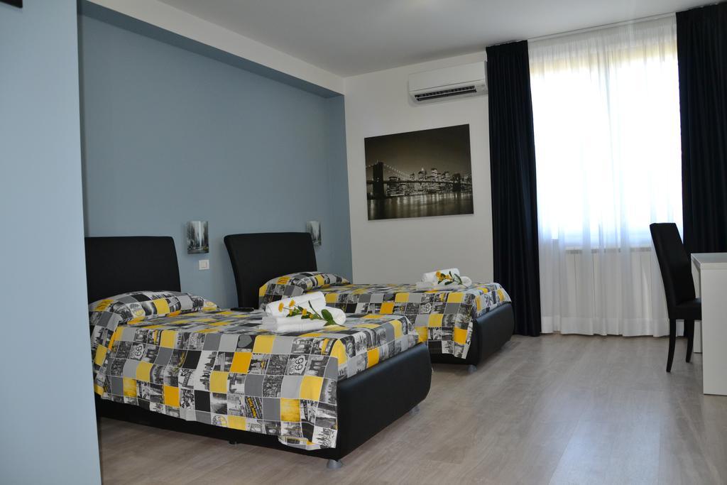 Fly In The World B&B Fiumicino Værelse billede