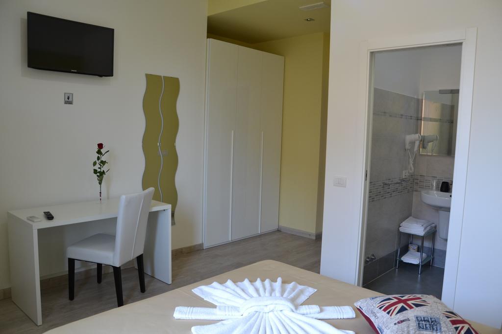 Fly In The World B&B Fiumicino Værelse billede